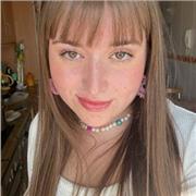 Profesora de inglés que imparte clases para niños y niñas desde infantil hasta la ESO